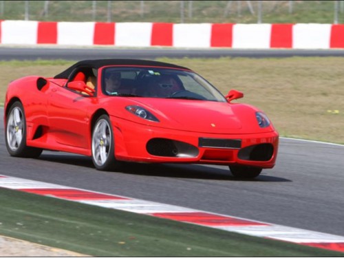 Pilota una Ferrari 458 Italia (Circuito Internazionale Il Sagittario)